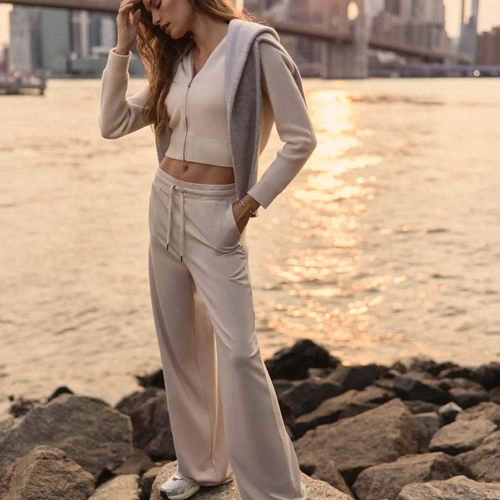 NWOT Vuori Halo Essential Wideleg Pant Ecru Heather Women’s Small - Picture 1 of 9